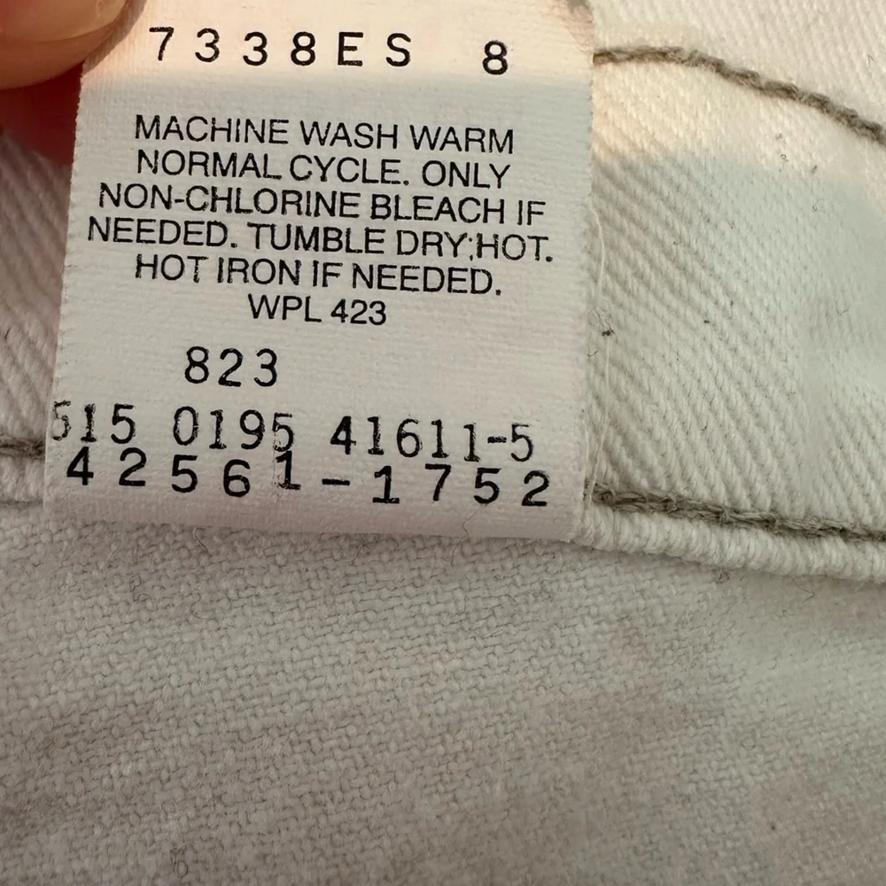 Vintage Levi’s Men’s 580 Baggy Fit Tapered Leg Cream Denim Jeans (Size 42 X 32)